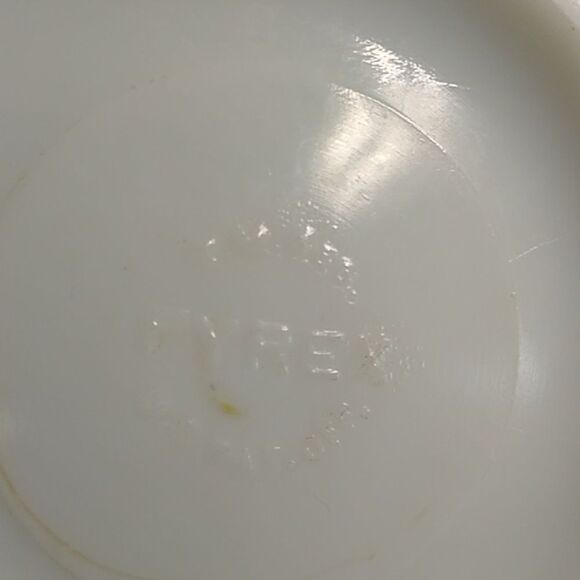 Pyrex Yellow and White Mixing Bowl Cottagecore Grandmacore Countrycore - Picture 4 of 8